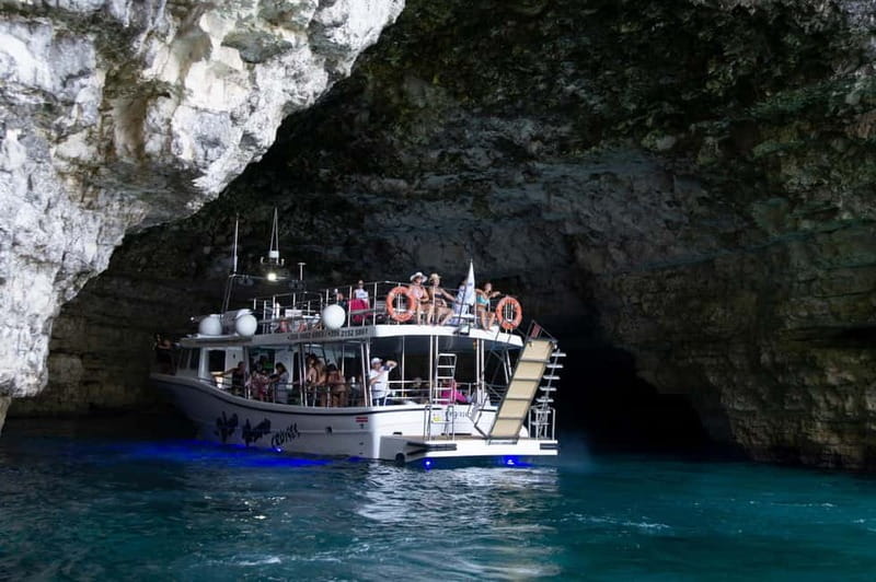 Comino Blue Lagoon & Crystal Lagoon - 3 Bay Cruise - On-Board Comfort: Toilets, Shower, and a Bar That Doesn’t Feel Gouged
