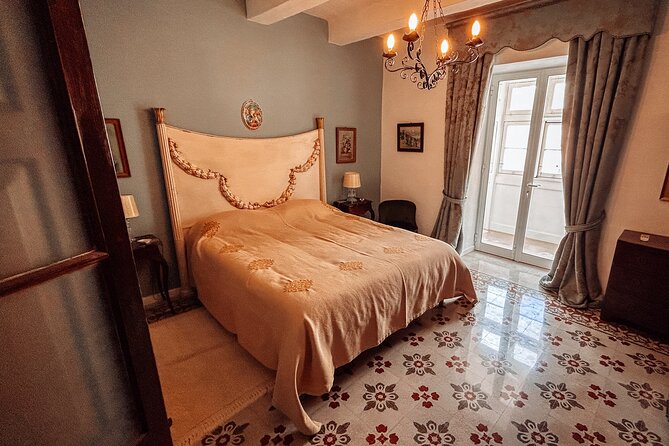 Dark Tales in an Mdina Palazzo - Guided Tour - Group size, guide style, and the English format