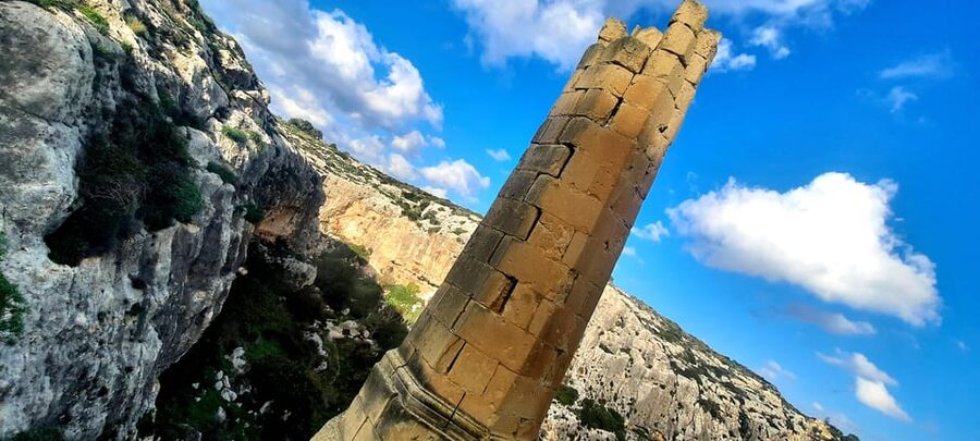 Gozo Unveiled: Guided Hiking in Gozo - South East - Mgarr ix-Xini: caves, valley walls, and the Hole in the Wall