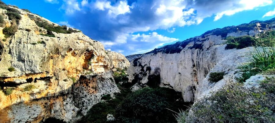 Gozo Unveiled: Guided Hiking in Gozo - South East - Ras il-Ħobż and the salt pans: tradition at walking distance