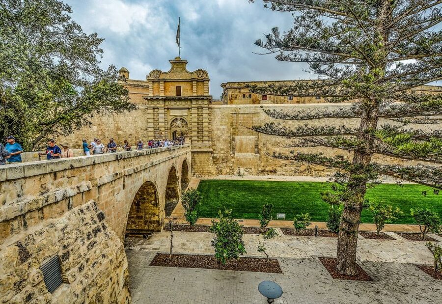 Guided Private Malta or Gozo Highlights Tour with Transfer - Mdina and the medieval side of Malta (plus a lunch pause)