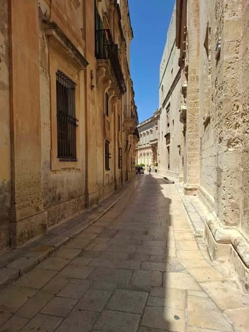 Malta: 5 hr Vintage Bus Tour - Mdina & Blue Grotto inc. food - Dingli Cliffs Photo Break and Quick Walk