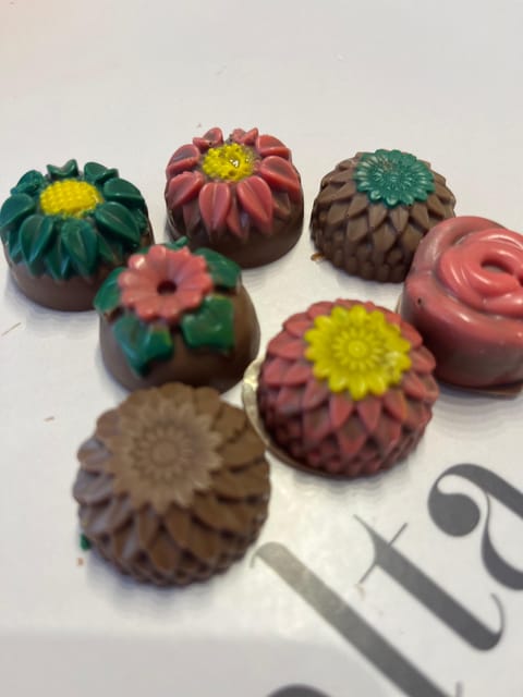 Malta: Chocolate Making Workshop - Instructor energy in English: clear steps, patient coaching, and real personality
