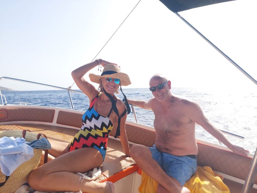 Malta: Comino, Blue lagoon, Crystal Lagoon Private Boat Tour - Meeting at the wooden kiosk and getting out on the water fast