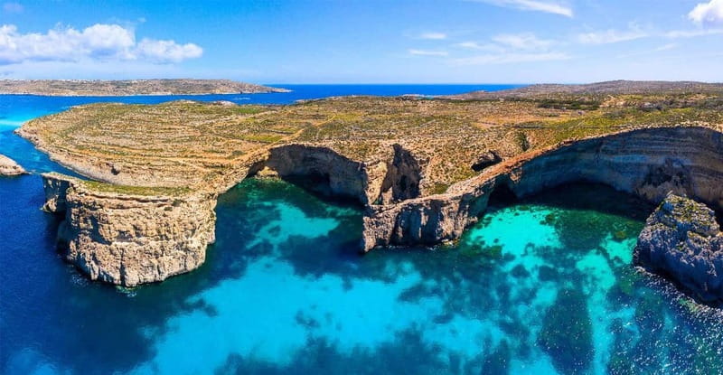 Malta: Comino+ Santa Maria Bay, Blue Lagoon + Seacaves tour - Meeting at Sirens Quay: the 10:00 boarding cutoff