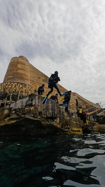 Malta: Discover Scuba Diving in crystal clear waters - The 3-hour flow: online quiz, gear try-on, then three skill exercises