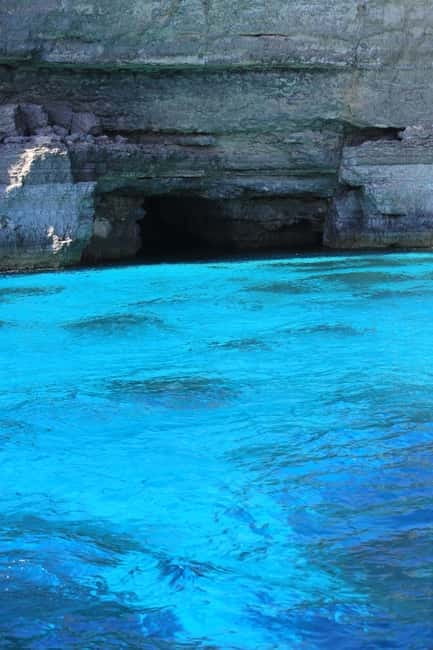 Malta: Gozo, Comino Island and Blue Lagoon Cruise - Comino caves and Santa Maria: the Elephants Head photo moment