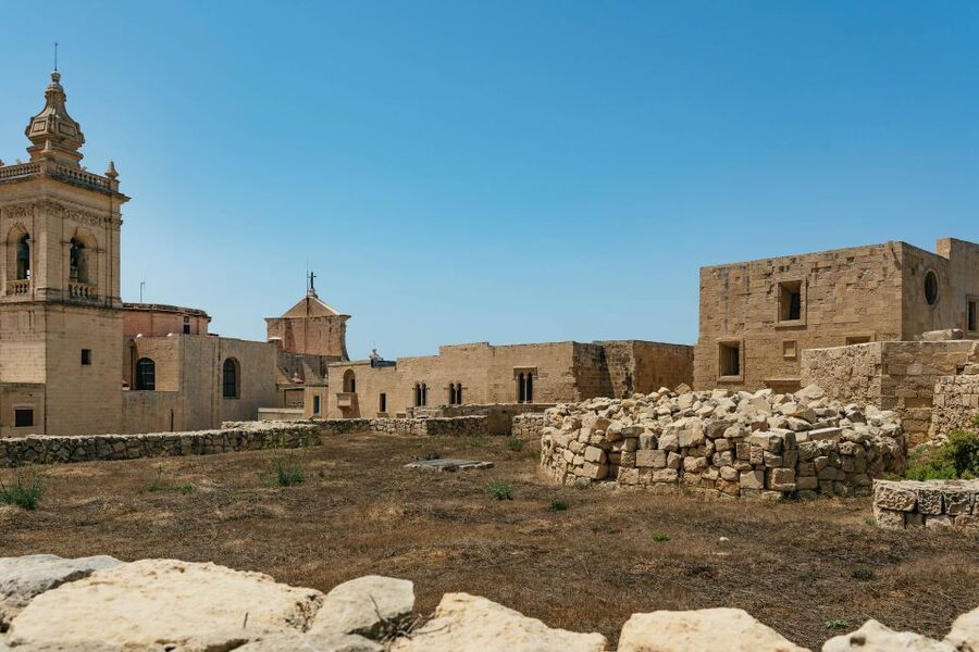 Malta: Gozo & Comino Islands, Blue Lagoon & Seacaves Tour - Onboard Comfort: Sun Loungers, Underwater Windows, and Waterslides