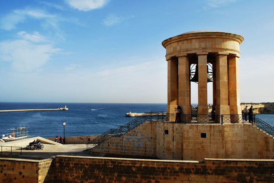 Malta: Hop-On Hop-Off Bus Tours - North Malta Blue Route: San Anton Gardens, Mdina, and the Bay-and-city mix
