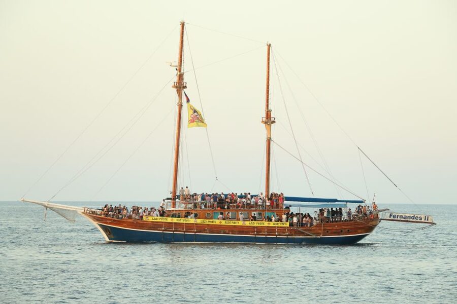 Malta: Lazy Pirate Boat Party with Drinks & Food - Unlimited Open Bar: What’s Included and How to Use It