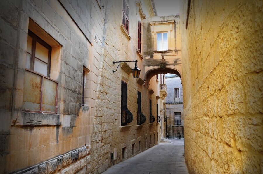 Malta: Rabat, Mdina, & San Anton Gardens Tour - Mdina’s Silent City walk: Baroque details inside a medieval shell