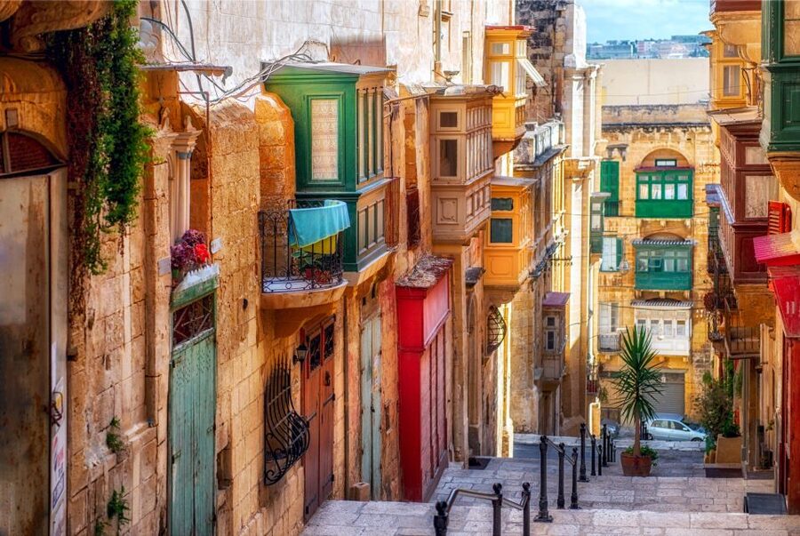 Malta: Sightseeing Shore Excursion for Cruise Passengers - St. Paul’s Cathedral (short stop, big role): orientation before the climb