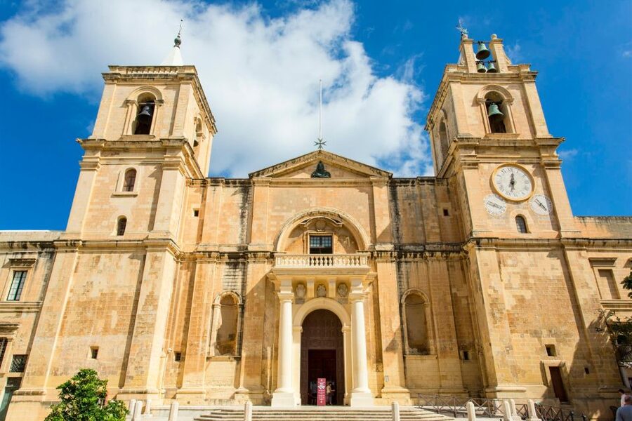 Malta: Sightseeing Shore Excursion for Cruise Passengers - Grandmaster’s Palace courtyard + St. John’s Co-Cathedral: what you likely get