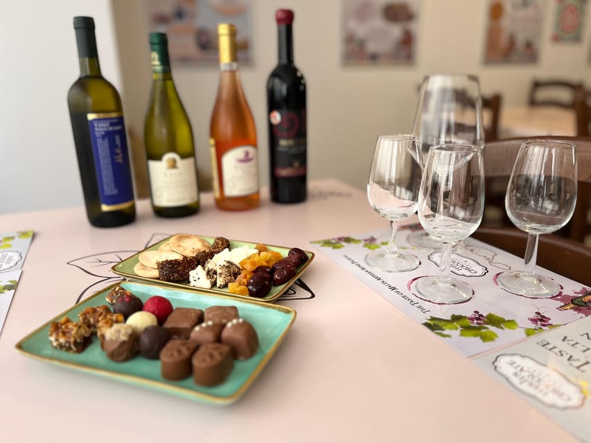 Malta: The Taste of Malta Artisan Wine Pairing - The food lineup: olives, sheep’s milk cheese, and chocolate