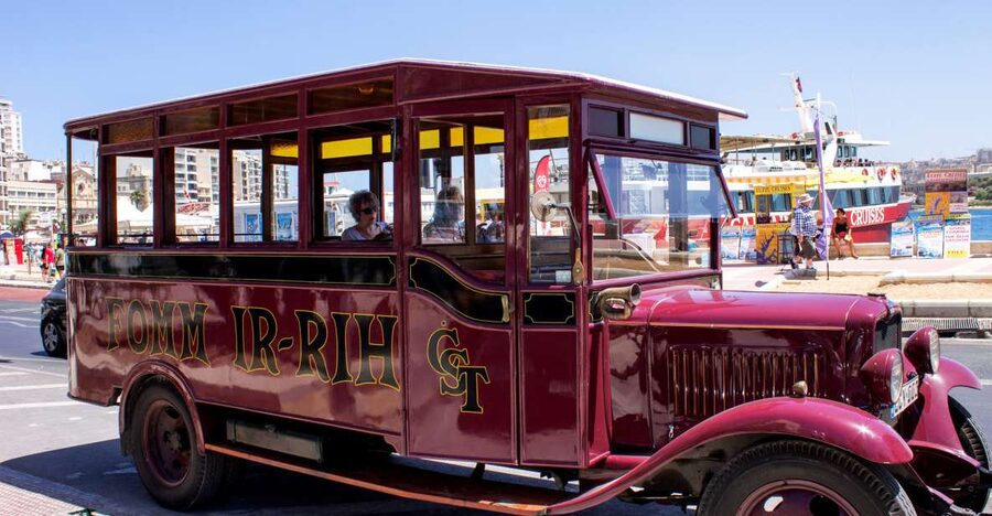Malta: Vintage Bus Ride through the Three Cities - The drive from Valletta to Cottonera sets the mood