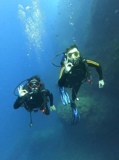 Malte : Baptême de plongée sous-marine en Français - Premières minutes au club: l’ambiance French Touch Diving (et pourquoi ça rassure)