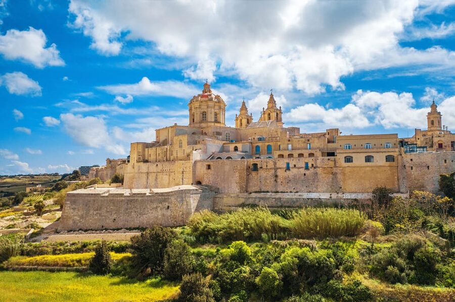 Mdina at Sunset: Small Group Tour of the Ancient city - Meeting at Mdina Gate: How to Find the Lion Pillars