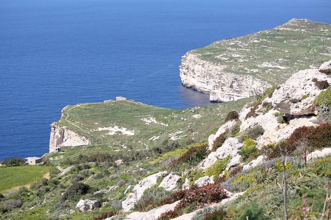 Mdina, Rabat, Dingli cliffs, San Anton gardens, Ta' Qali & Mosta guided tour - Getting Picked Up and Staying Oriented