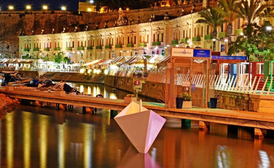 Mdina: Valletta Waterfront Area, Mdina, and Rabat Night Tour - Guides, languages, and what you should listen for