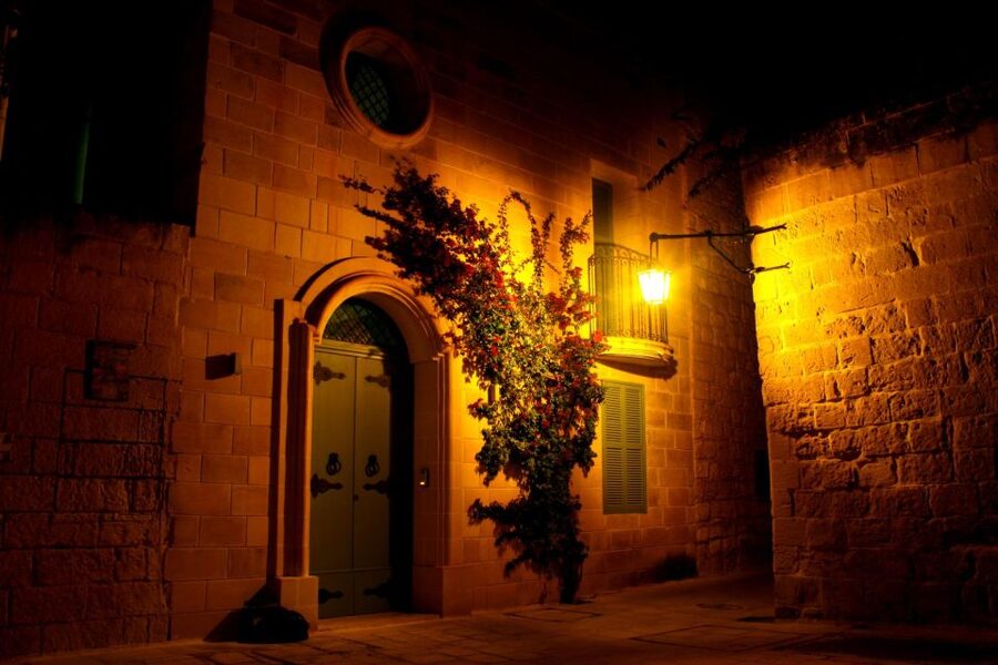 Mdina: Valletta Waterfront Area, Mdina, and Rabat Night Tour - Who this tour suits best
