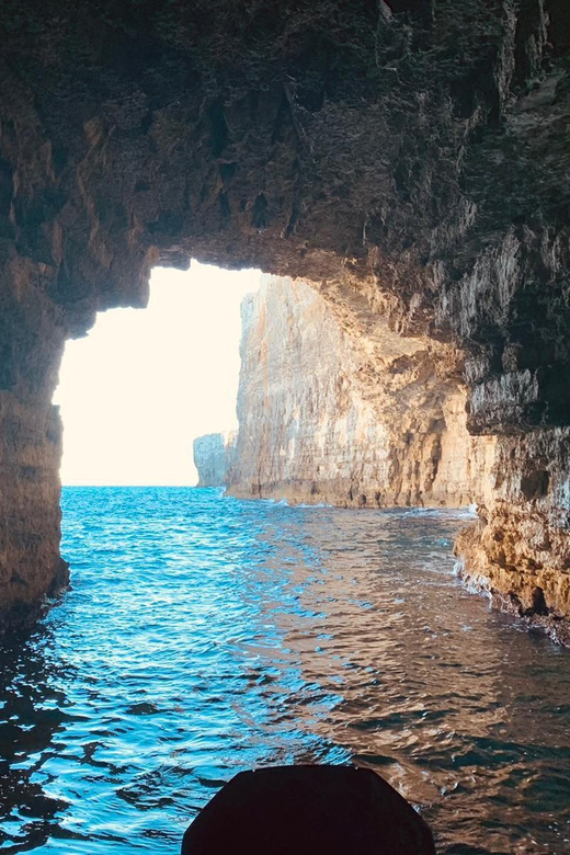 Mellieha: 3:00pm Speedboat round Comino Caves 2h Blue Lagoon - St Mary Battery Arch and Elephant Rock: the signature Comino visuals