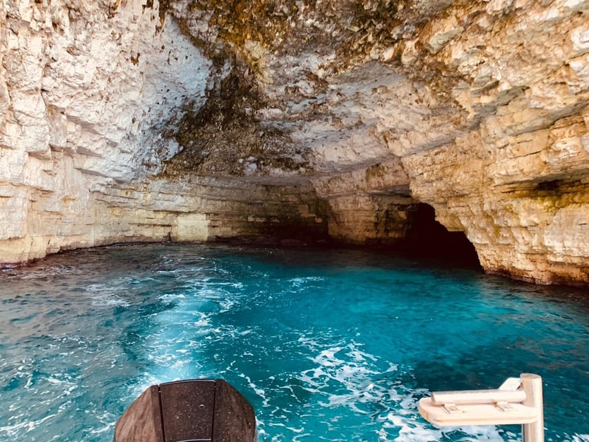 Mellieha: Speedboat Trip Round Comino Caves 2h @ Blue Lagoon - Santa Maria Caves and the bay passes: how the stops work in real life