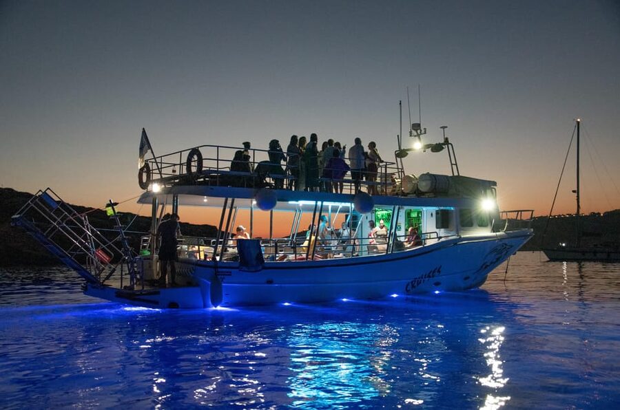 Mellieha: Two Bay Evening Cruise Including The Blue Lagoon - What It’s Like on the Boat: Showers, Toilets, and That Evening Calm