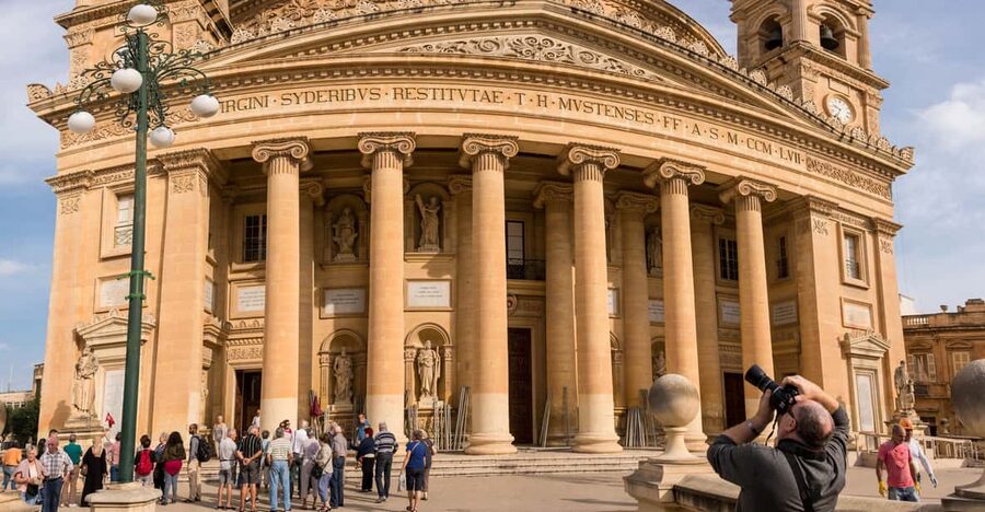 Mosta: City Highlights Tour with Buffet Lunch - Entering the Rotunda of Mosta: your dome-and-dexterity start