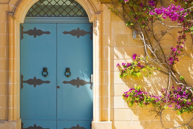 Mysteries of Mdina:Semi private Tour of the Ancient city - Stop 6: Pjazza Mesquita—cafes, square life, and a breather