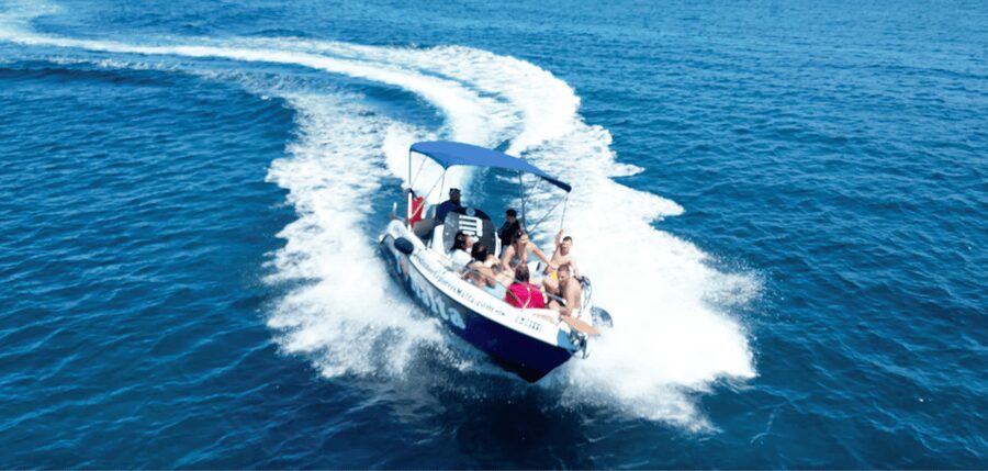 Private Boat Tour: Discover Comino's Blue and Crystal Lagoon - L-Għar ta’ Bla Saqaf / It-Tieqa / Taħt il-Ħnejja: The Scenic Pass-By Moment