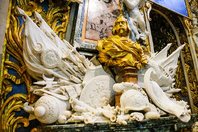 Secrets of St John's Co-Cathedral - Guided Tour - Inside the church: floor, Sacristy, and chapels in a smart order
