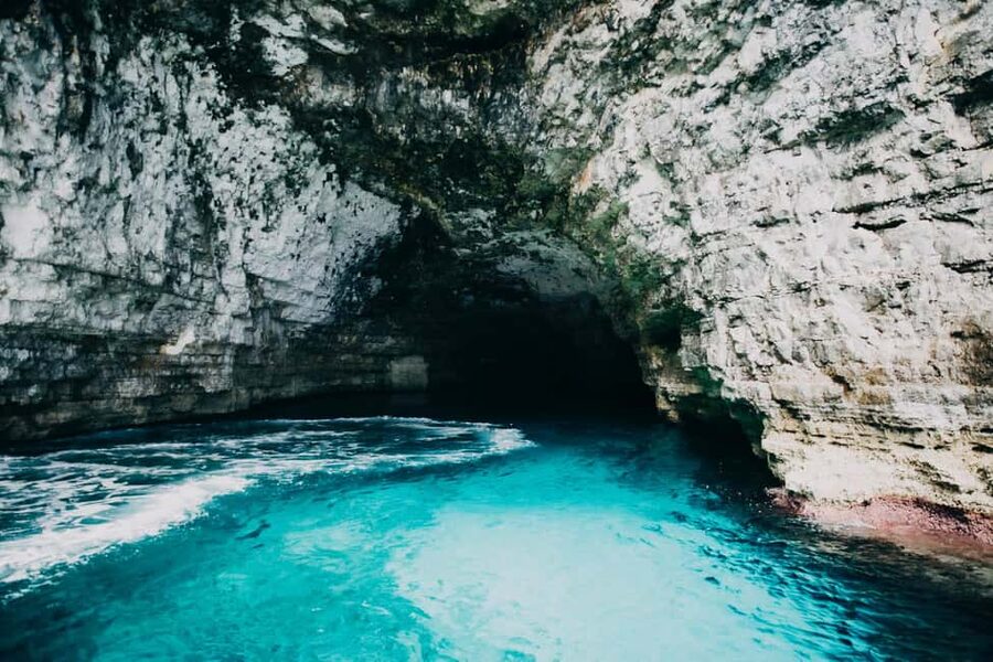St Pauls: Gozo & Comino Islands, Blue Lagoon & Seacaves Tour - Santa Maria Caves: a quick photo stop that works