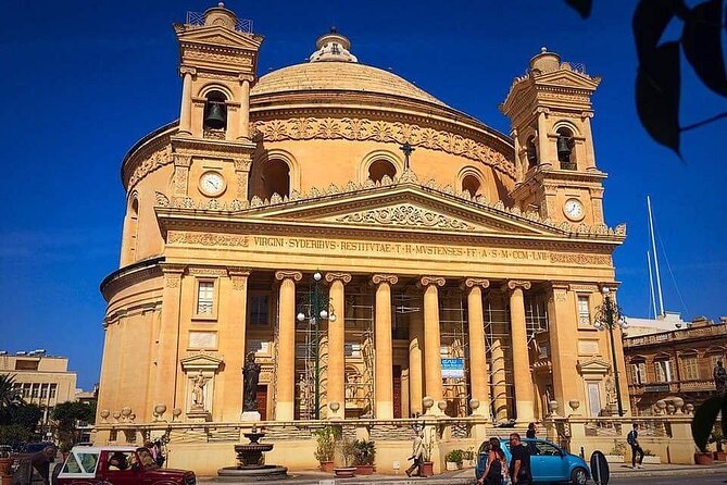The Food & History Private Tour of Malta - Pastizzi start: the best kind of food-tour momentum