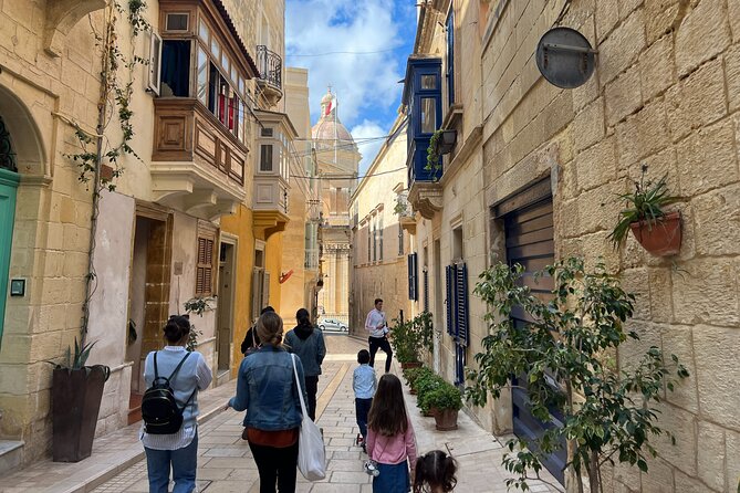 Three cities walking tour incl. entrance to Inquisitor's palace - Quick hits