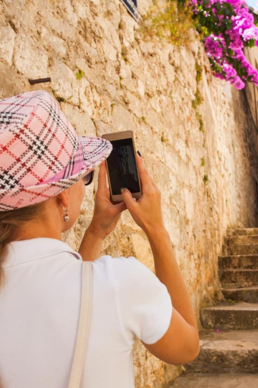 Valletta: Express Walk with a Local in 60 minutes - Starting at the Water Fountain: Get Your Bearings in Minute One
