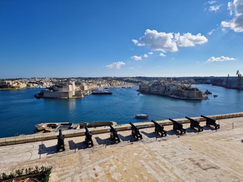 Valletta: Private Maltese Cuisine Walking Tour - A pause near Manoel Theatre: the sit-down course moment