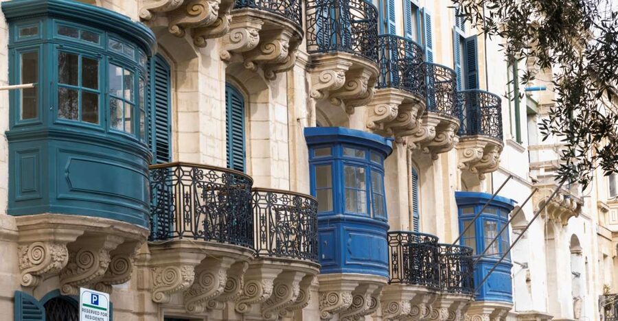 Valletta Private Walking Tour - Opera ruins and a church with a buried hero