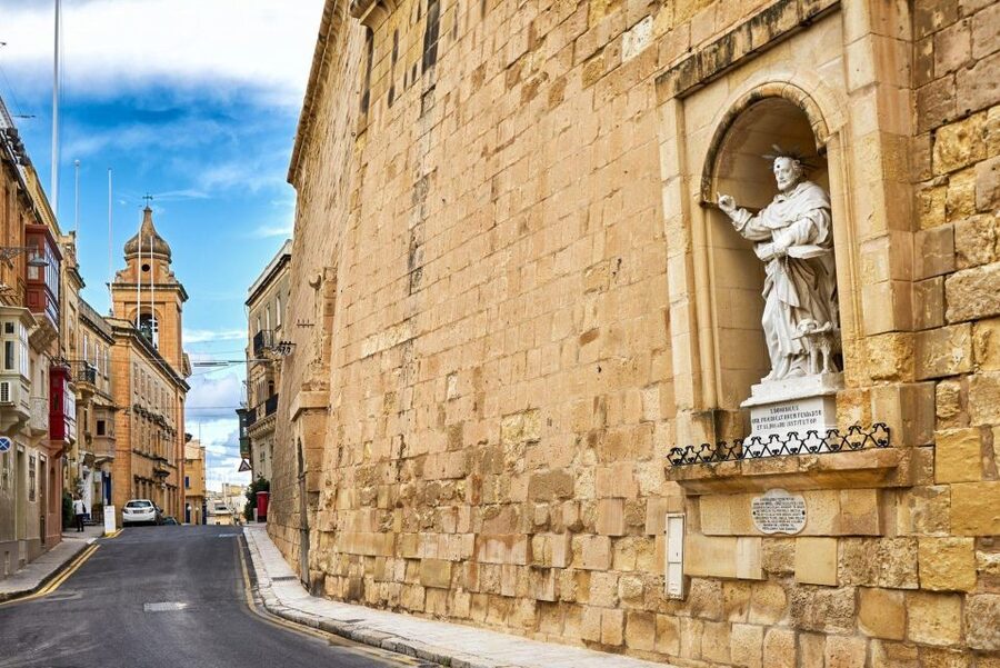 Valletta: Self-Guided Historical Walking Tour (Audio Guide) - From Triton’s Fountain to the Valletta Waterfront